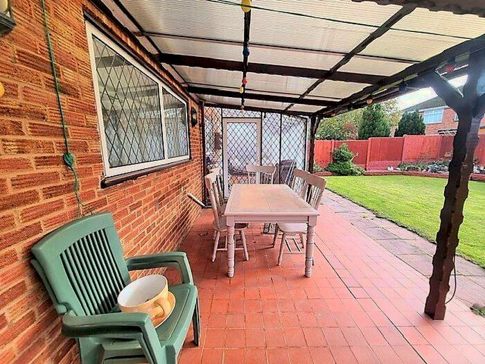 3 Bedroom Semi-Detached House For Sale In Mosslands Close, Great Sutton, Ellesmere Port, Cheshire, CH66