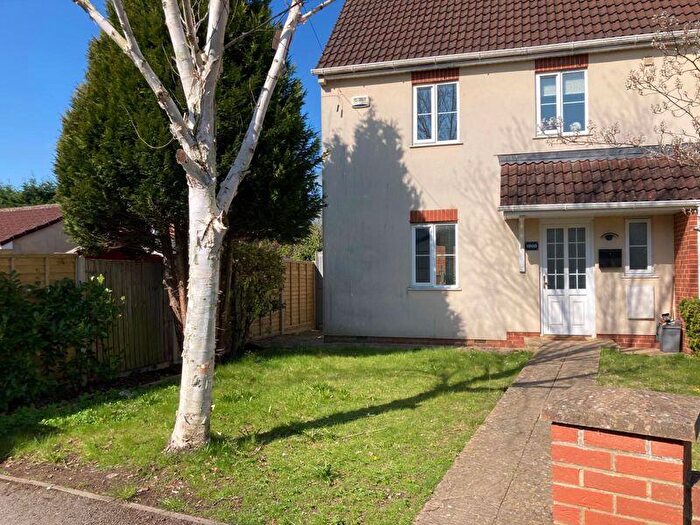 2 Bedroom Semi-Detached House To Rent In High Street Oldland Common Bristol, BS30