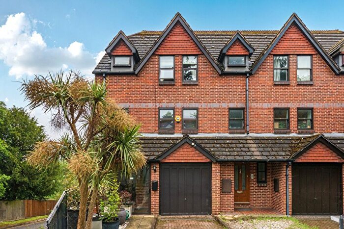 4 Bedroom End Of Terrace House For Sale In Cuthbert Gardens, South Norwood, London, SE25