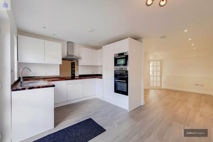 3 Bedroom Terraced House To Rent In Tilson Close, Camberwell, London, SE5