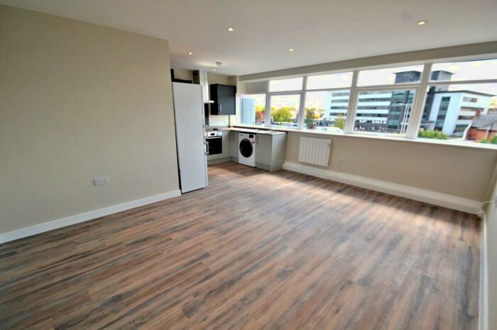 2 Bedroom Flat To Rent In Poole, BH15