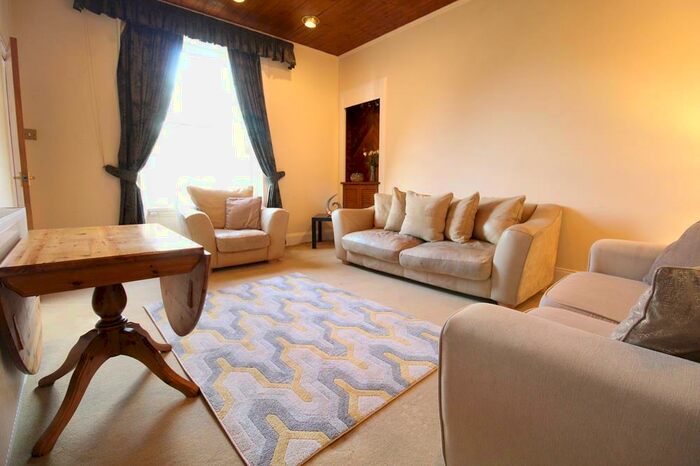 2 Bedroom Flat To Rent In Forest Road, First Floor, AB15