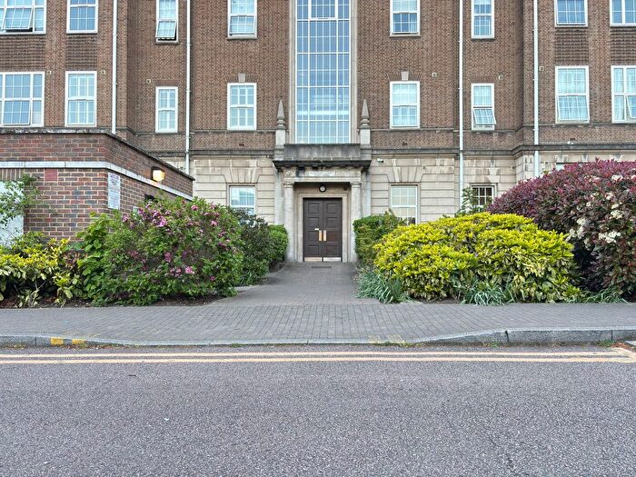 3 Bedroom Flat To Rent In Longbridge Road, Dagenham, RM8