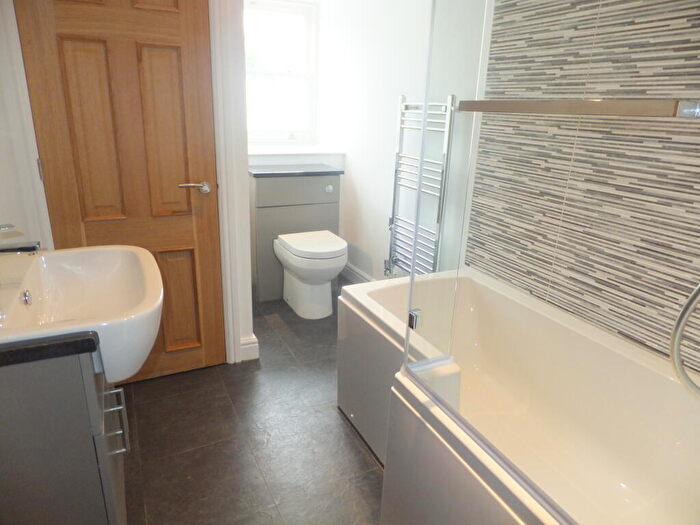 2 Bedroom Flat To Rent In Devereux House, Coleshill, B46