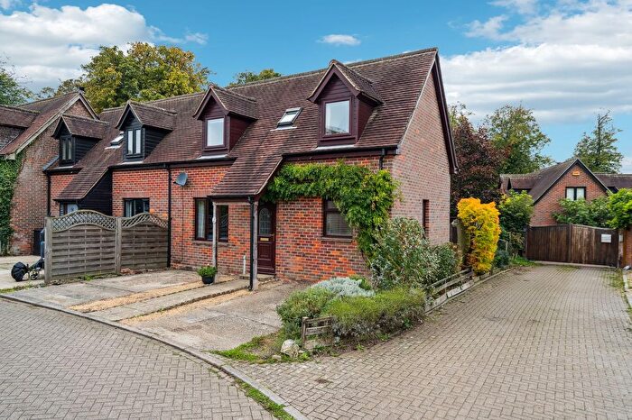 2 Bedroom End Of Terrace House For Sale In The Lawns, Brill, HP18