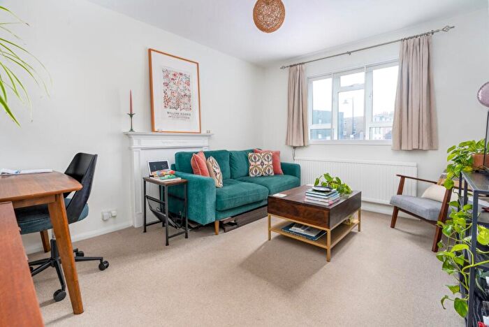 1 Bedroom Apartment To Rent In Halton Road, Islington, London, N1