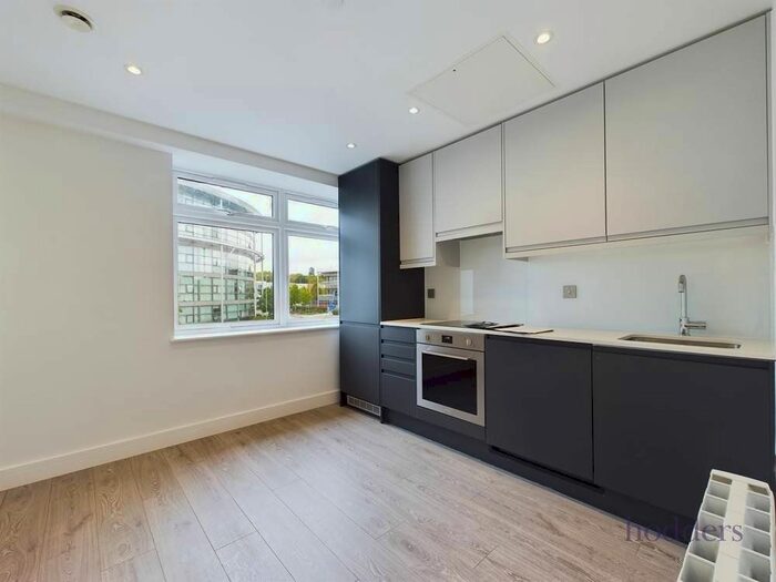 1 Bedroom Flat To Rent In Station Road, Addlestone, KT15