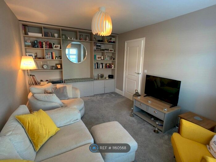 3 Bedroom Semi-Detached House To Rent In Farro Drive, York, YO30