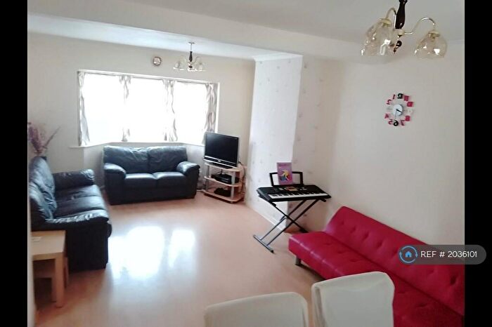 3 Bedroom Semi-Detached House To Rent In Elsa Road, Welling, DA16