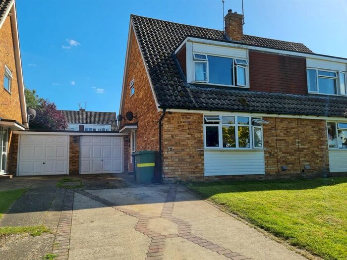 3 Bedroom Semi-Detached House To Rent In Brooks Close, Staplehurst, Kent, TN12