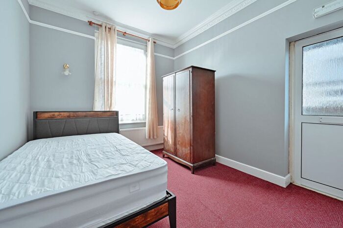 Maisonette To Rent In Bushey, WD23