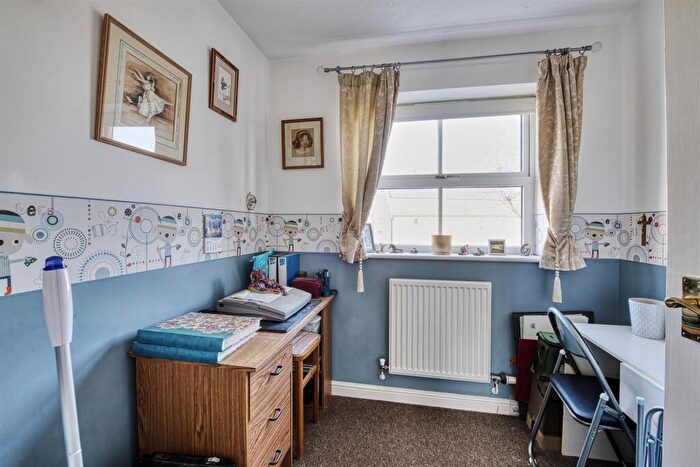 3 Bedroom End Of Terrace House For Sale In Dexter Way, Warmington, PE8