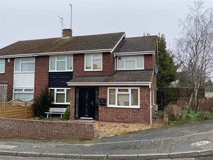 4 Bedroom Semi Detached House For Sale In The Limes, Stony Stratford, Milton Keynes, MK11