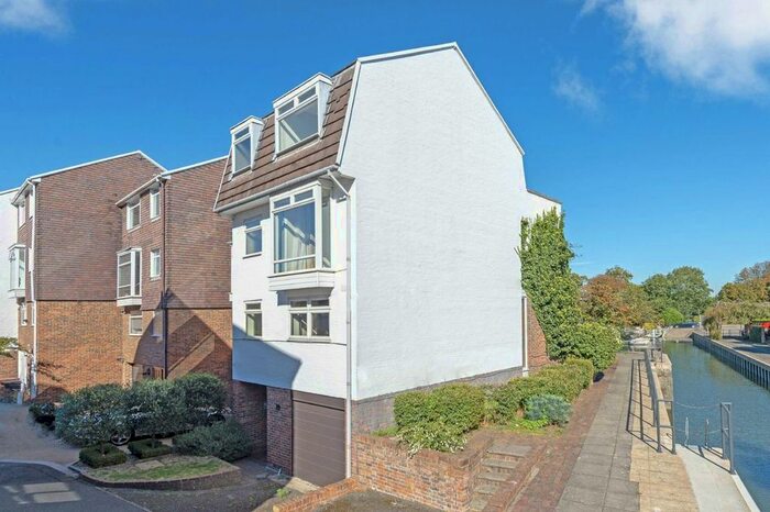 4 Bedroom Property To Rent In Chiswick Quay, London, W4