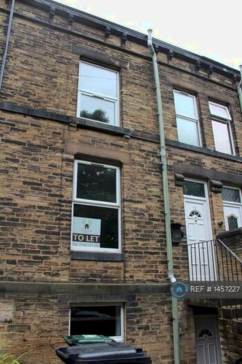3 Bedroom Terraced House To Rent In Prospect Road, Cleckheaton, BD19