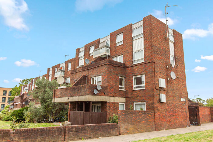 2 Bedroom Flat For Sale In Longstone Avenue, Harlesden, NW10