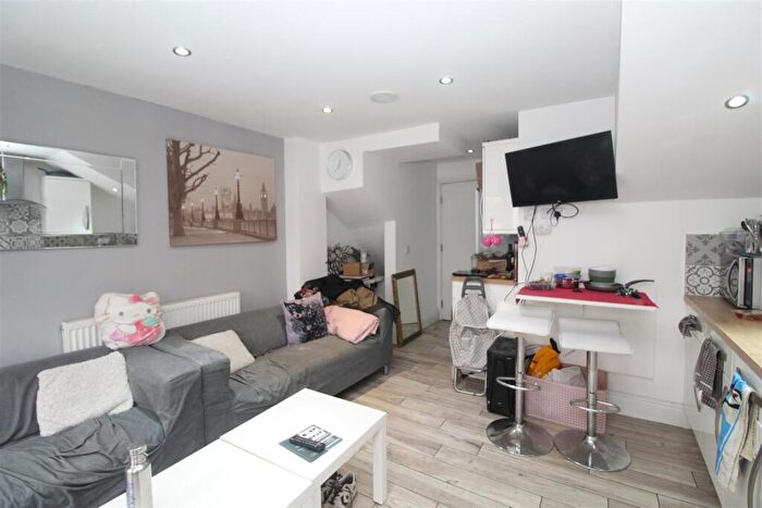 5 Bedroom Terraced House To Rent In Parkfield Place, Cardiff, CF14