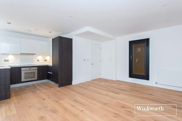 1 Bedroom Apartment To Rent In Prytaneum Court, Green Lanes, London, N13