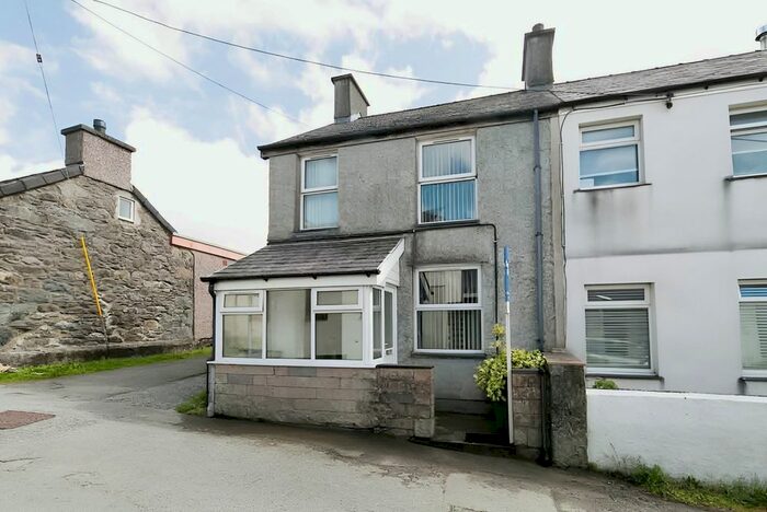 3 Bedroom Semi-Detached House For Sale In Cilfodan, Bethesda, Bangor, Gwynedd, LL57