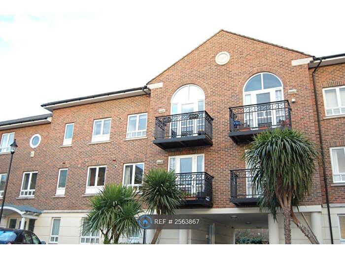 2 Bedroom Flat To Rent In Severn Court, Kingston Upon Thames, KT2