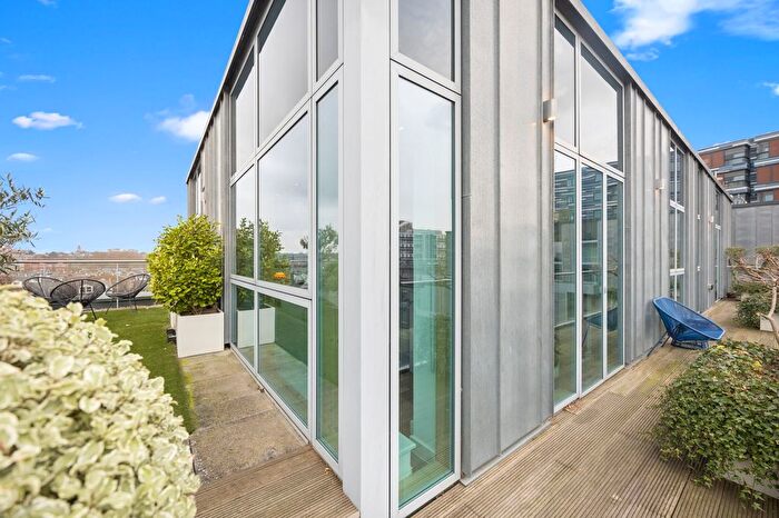 2 Bedroom Flat For Sale In Queens Park Place, Albert Road, NW6