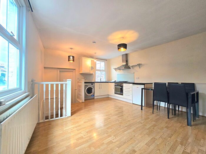 1 Bedroom Flat To Rent In Kingston Road, Wimbledon, SW19