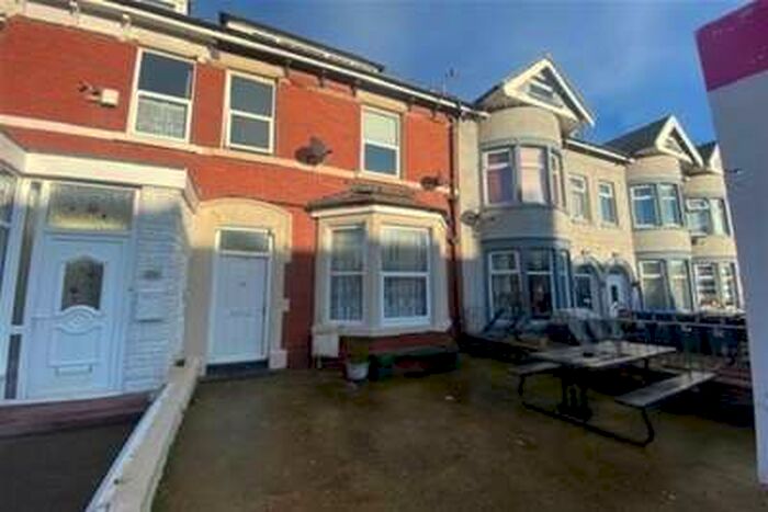 1 Bedroom Flat To Rent In Shaftesbury Avenue, FY2