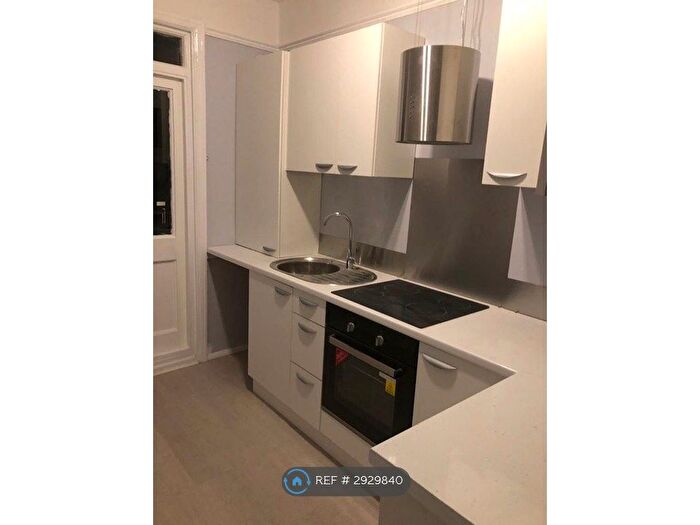 2 Bedroom Flat To Rent In Ronald Park Avenue, Westcliff-On-Sea, SS0