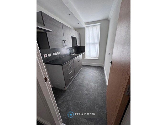 2 Bedroom Flat To Rent In Balls Road, Oxton, CH43