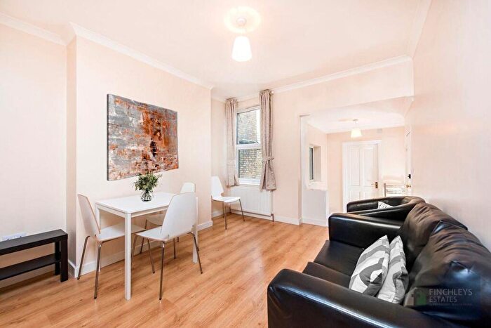 2 Bedroom Flat To Rent In Ballards Lane, London, N3