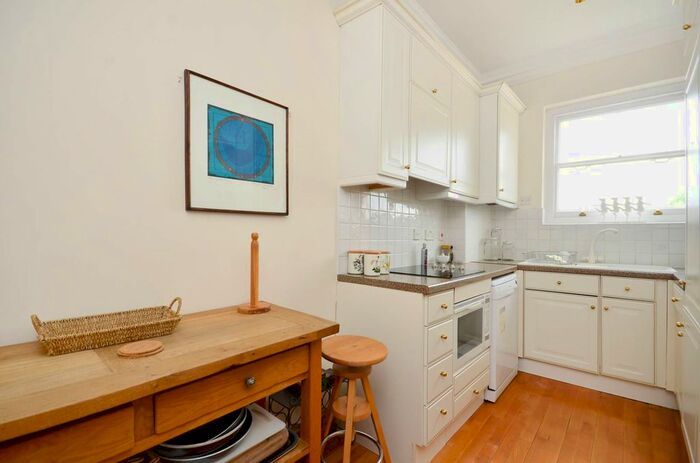 3 Bedroom Flat To Rent In Elsham Road, Holland Park, London, W14
