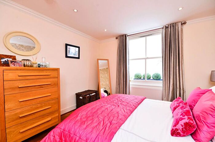 2 Bedroom Flat To Rent In Courtfield Gardens, South Kensington, London, SW5