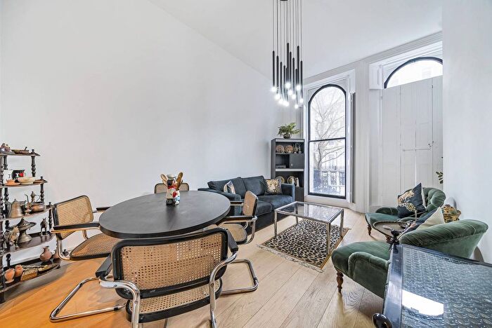 2 Bedroom Flat To Rent In Beaufort Gardens, Kensington, London, SW3