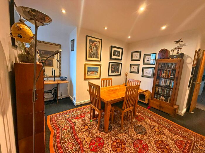 2 Bedroom Flat For Sale In Esplanade Crescent, Scarborough, YO11