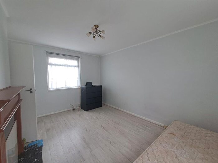 2 Bedroom End Of Terrace House To Rent In Meadow Close, Enfield, EN3