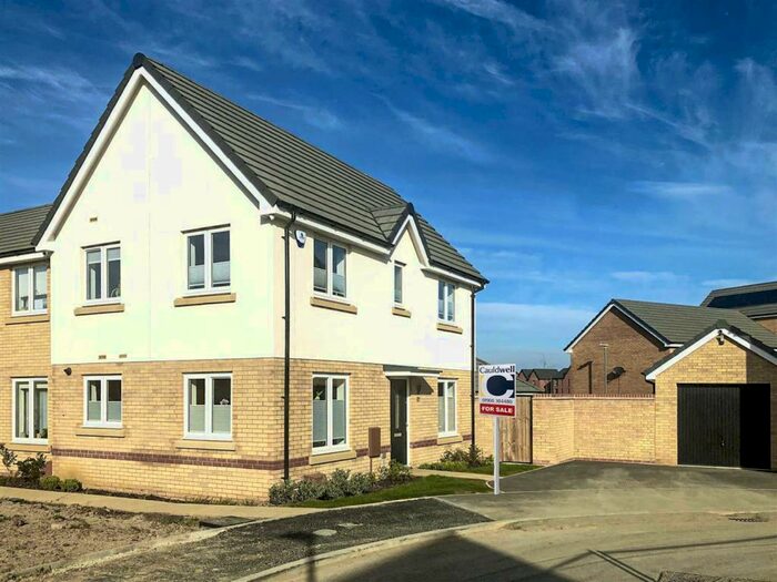 3 Bedroom Detached House To Rent In Fontaines Road, Glebe Farm, MK17