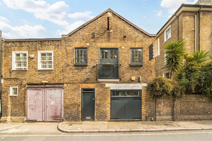 4 Bedroom Semi Detached House To Rent In Wolsey Mews, Kentish Town, NW5