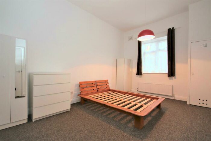 1 Bedroom Flat To Rent In Somerfield Road, N4