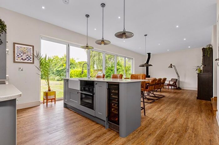4 Bedroom Detached House For Sale In Castle Avenue, Havant, PO9