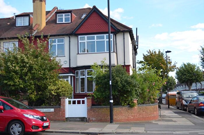 3 Bedroom Flat To Rent In Powys Lane, London, N13