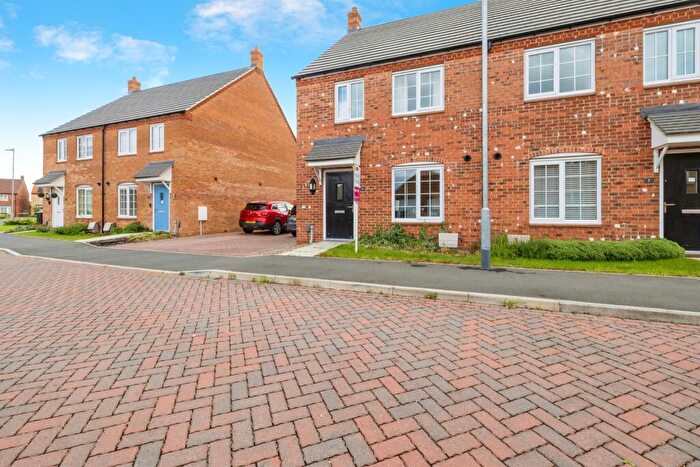 3 Bedroom Semi-Detached House For Sale In Walshaw Close, Branston, Lincoln, LN4