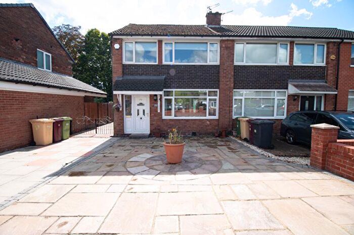 3 Bedroom Semi-Detached House For Sale In Stoneleigh Drive, Stoneclough, Manchester, M26