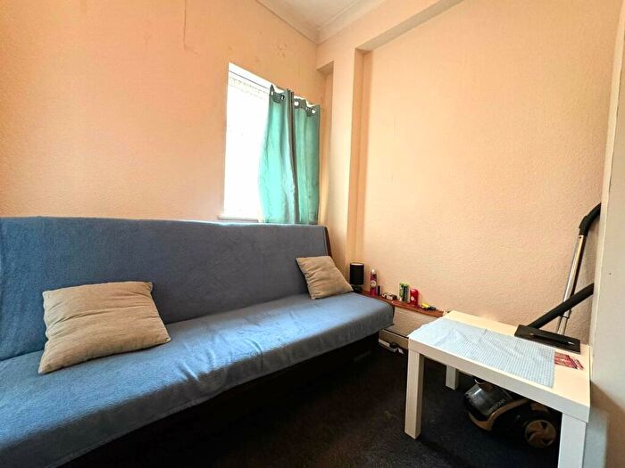 1 Bedroom Flat To Rent In Cobden Avenue, Southampton, SO18