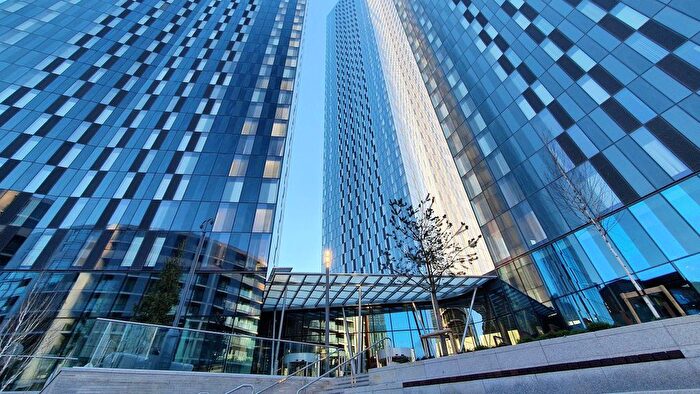 2 Bedroom Flat To Rent In Deansgate Square, Owen St, M15