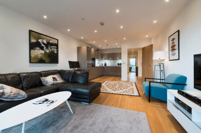 2 Bedroom Flat To Rent In Waterford Court, Turnberry Quay, E14