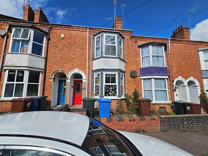 3 Bedroom Terraced House For Sale In Queens Road, Grimsbury, Banbury, OX16