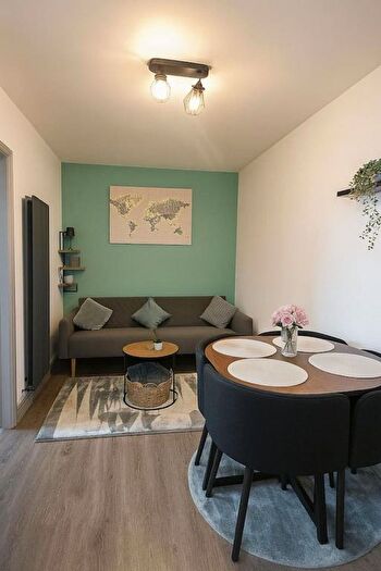 2 Bedroom Flat To Rent In City Of Leeds, LS7