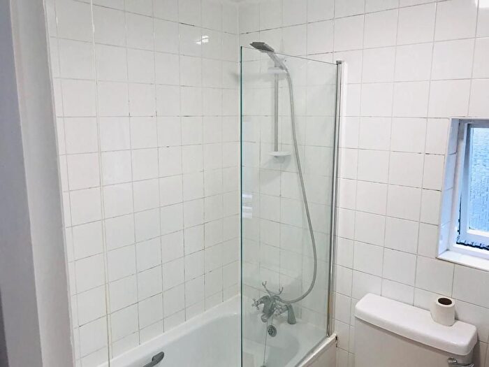 1 Bedroom Flat To Rent In Landor Road, London, SW9