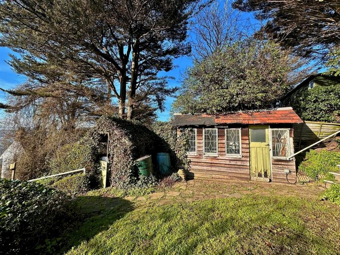 2 Bedroom Detached House For Sale In Undercliff Gardens, Leigh-On-Sea, SS9