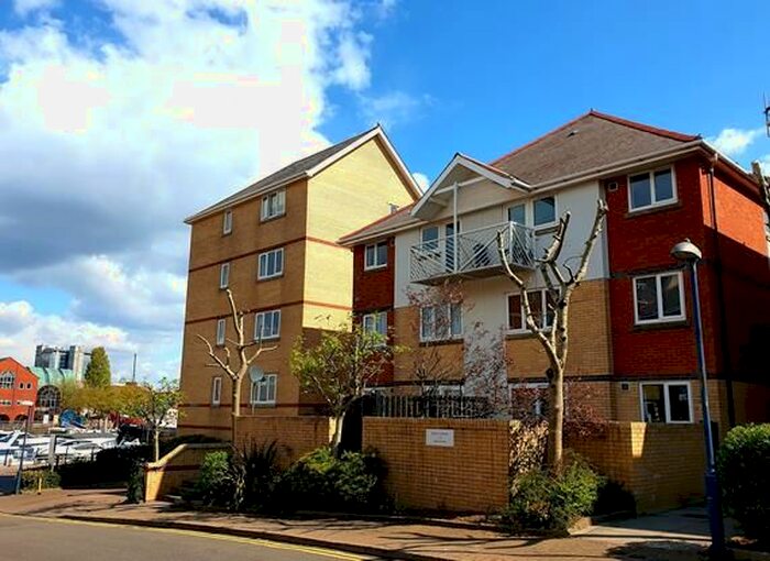 Studio To Rent In Highmoor, Swansea, SA1